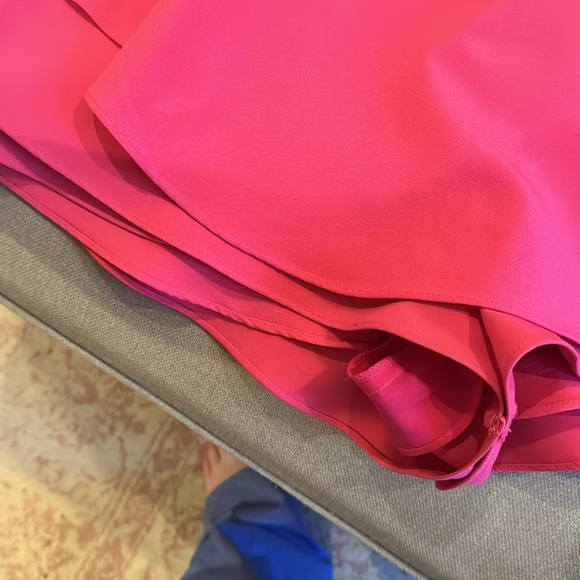 Hot pink ruffled skort - Picture 3 of 5